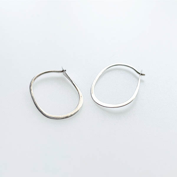 MELISSA JOY MANNING通販｜Oval forged hoops silver Shiny