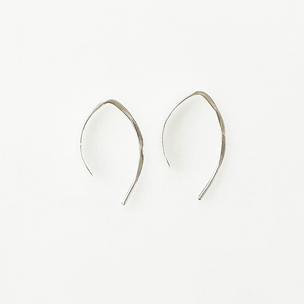 【再入荷】MELISSA JOY MANNING/Sterling silver extra small wishbone hoop