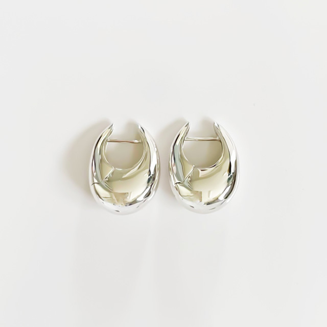 ANNIKA INEZ/Sloping Hinge Hoops in Silver