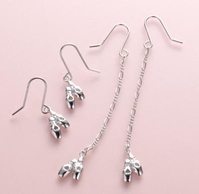 トウシューズチェーンスウィングピアス