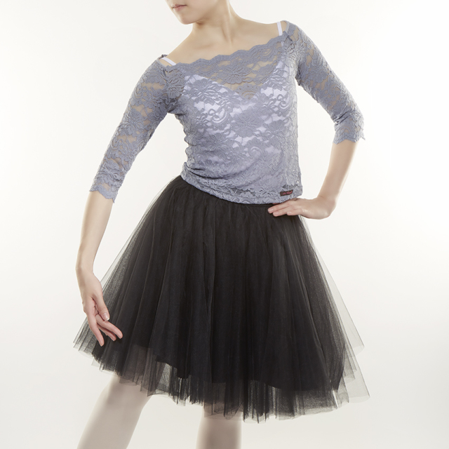 Ai Loves〈アイラヴズ〉【2025】 スカラップネックレーストップ