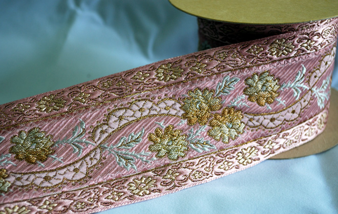 ジュリアンフォール社ならではの2種類の柄を組み合わせた高級リボンです(4カラー）【メール便可】