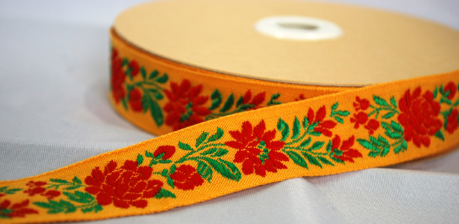 ハンガリーの民族衣装、マチョー柄の刺繍リボンです2.3Cm幅（５０Cm単位の販売になります）【メール便可】