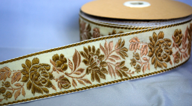 ハンガリーの民族衣装、マチョー柄の刺繍リボンです4.2Cm幅（５０Cm単位の販売になります）【メール便可】