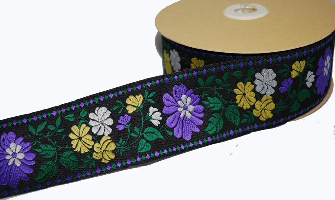 ハンガリーの民族衣装、マチョー柄の刺繍リボンです4.5Cm幅（５０Cm単位の販売になります）【メール便可】