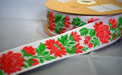 ハンガリーの民族衣装、マチョー柄の刺繍リボンです3.8Cm幅（５０Cm単位の販売になります）【メール便可】