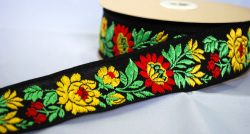 ハンガリーの民族衣装、マチョー柄の刺繍リボンです3.8Cm幅（５０Cm単位の販売になります）【メール便可】