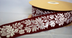 ハンガリーの民族衣装、マチョー柄の刺繍リボンです3.8Cm幅（５０Cm単位の販売になります）【メール便可】
