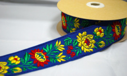 ハンガリーの民族衣装、マチョー柄の刺繍リボンです3.8Cm幅（５０Cm単位の販売になります）【メール便可】