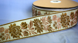 ハンガリーの民族衣装、マチョー柄の刺繍リボンです4.2Cm幅（５０Cm単位の販売になります）【メール便可】