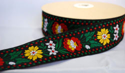 ハンガリーの民族衣装、マチョー柄の刺繍リボンです3.5Cm幅（５０Cm単位の販売になります）【メール便可】