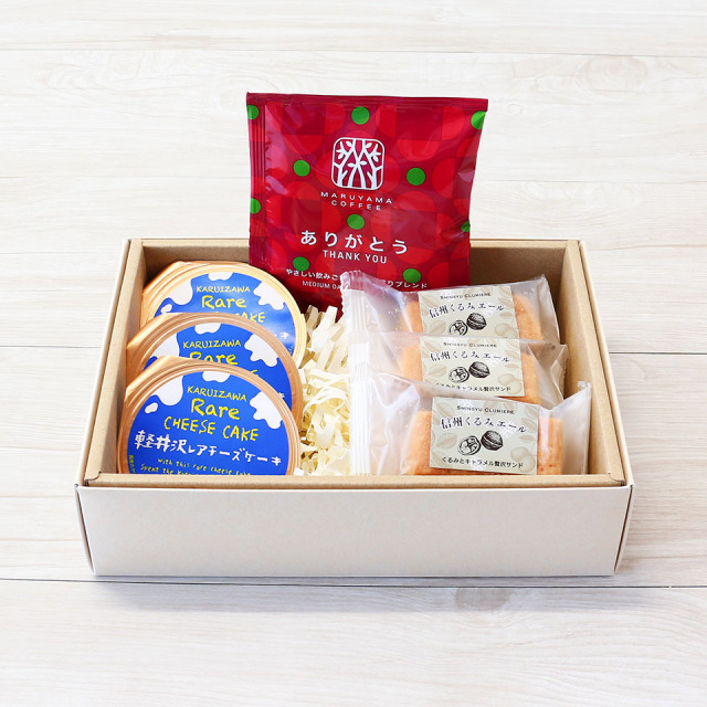 レアチーズケーキと焼き菓子、コーヒーのギフトセット（化粧箱入り）