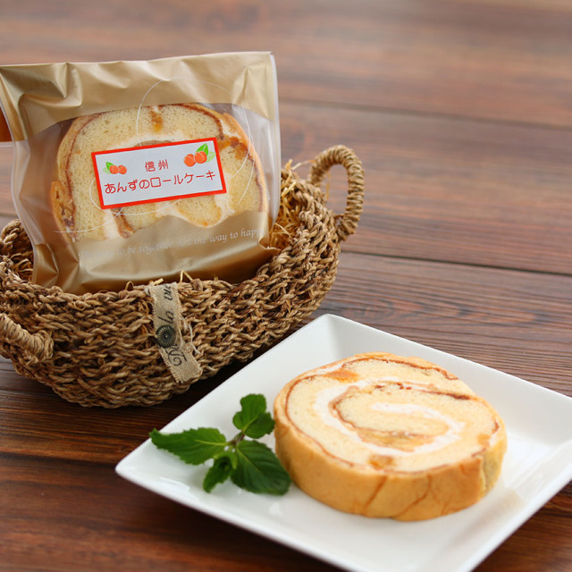 あんずのロールケーキ