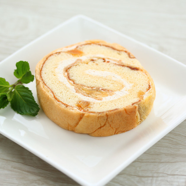 あんずのロールケーキ