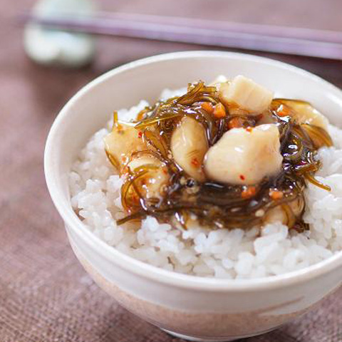 大根こんぶ梅味をご飯にのせて