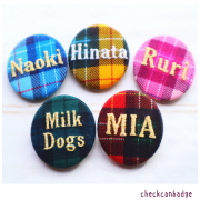 【中/大】タータンチェックのお名前刺繍缶バッジ【セミオーダー】