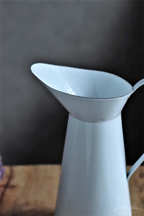 エナメル・ピッチャー