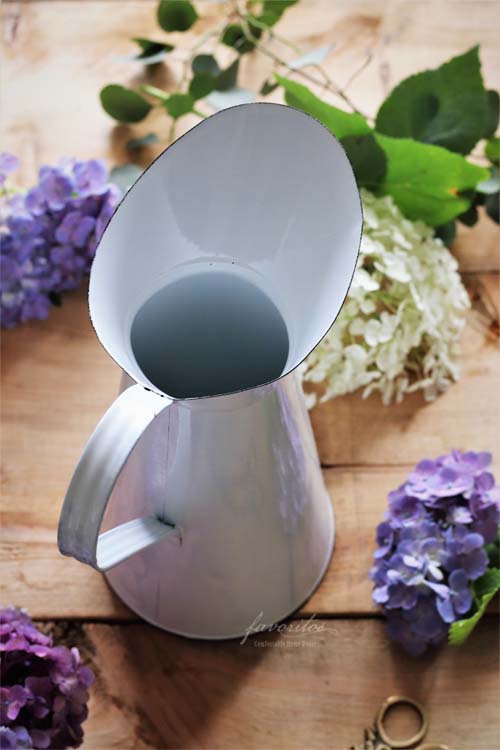 エナメル・ピッチャー