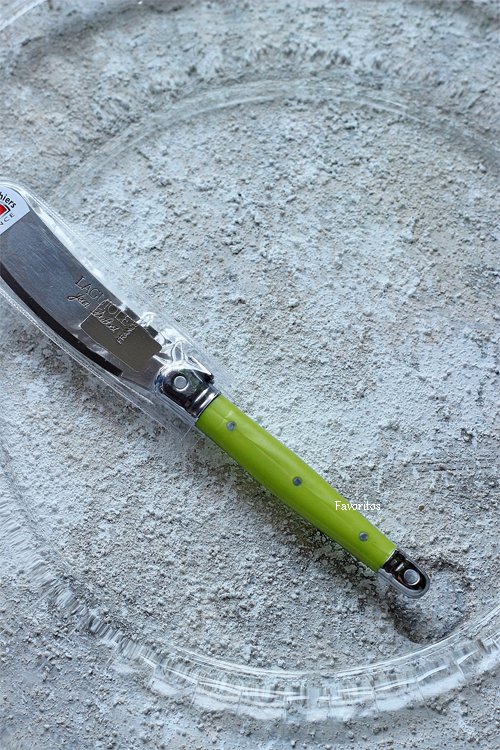 Jean Dubost(ジャン・デュボ)｜ライヨール カトラリー　バターナイフ (ブラック / ピスタチオ / ブルーベリー / ステンレス)