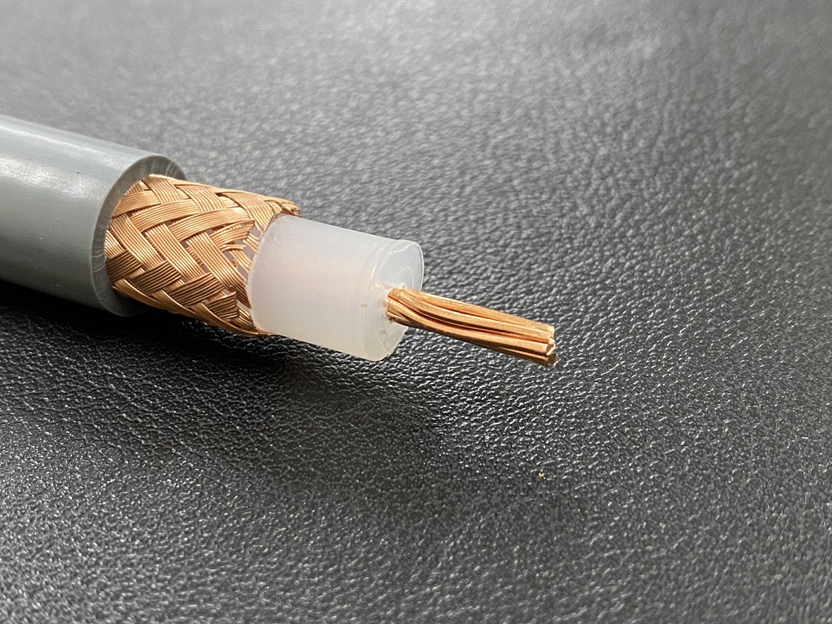 フジクラ・ダイヤ　8D-2V　１m単位切り売り