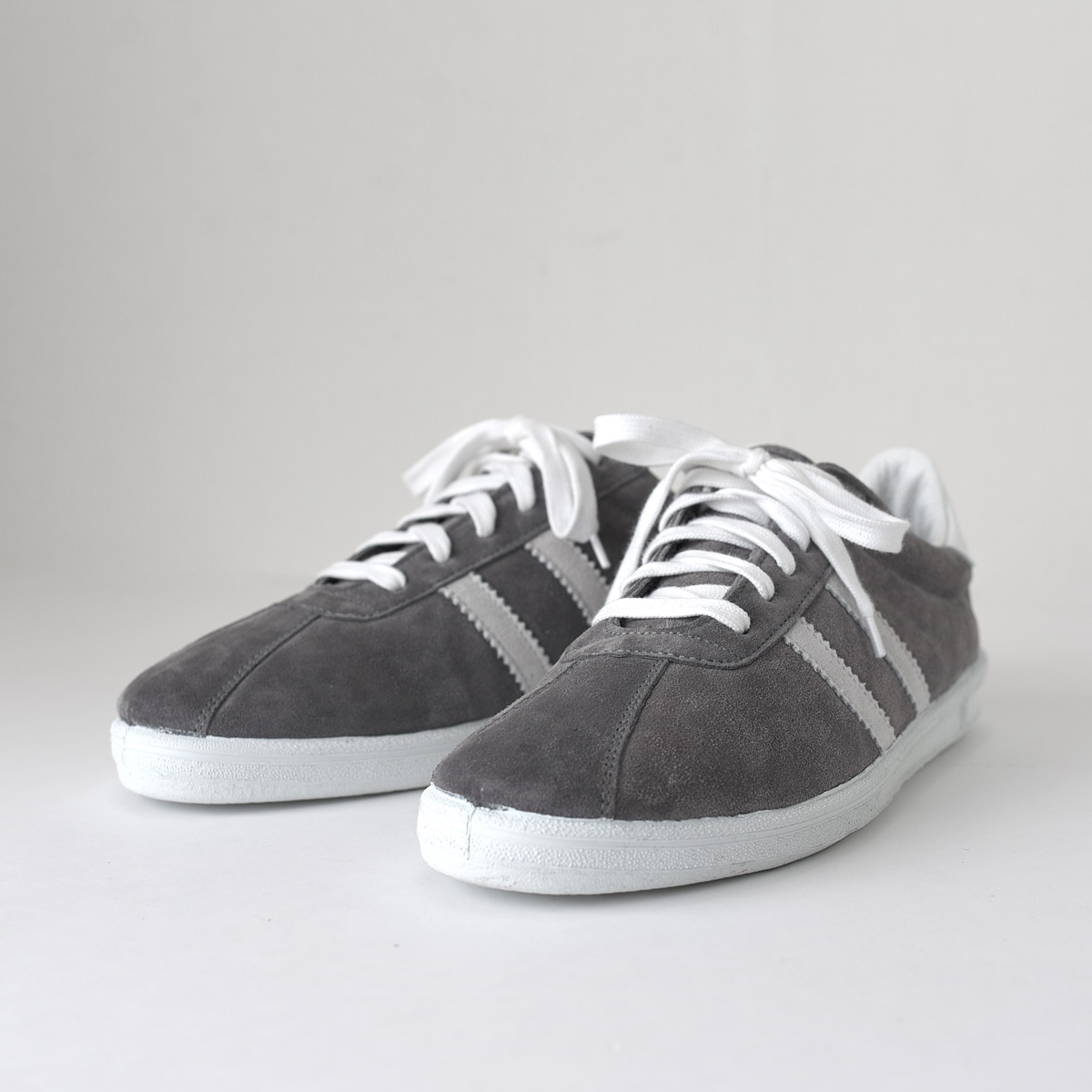 REPRODUCTION OF FOUND - Russian Trainer - Gray