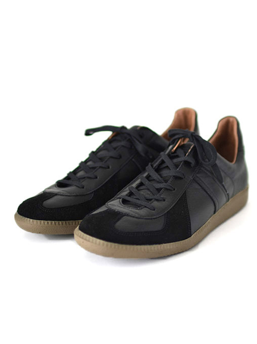 REPRODUCTION OF FOUND - German Trainer - Black