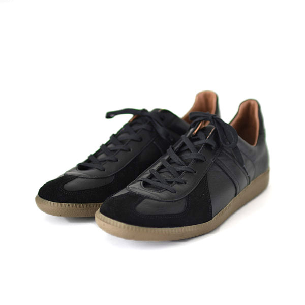 REPRODUCTION OF FOUND - German Trainer - Black