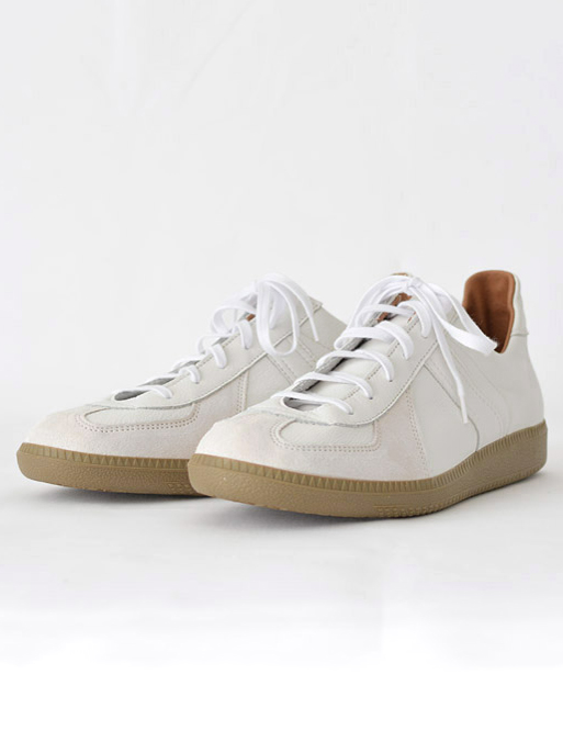 REPRODUCTION OF FOUND - German Trainer - White