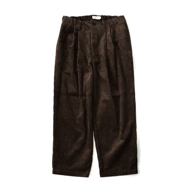 STILL BY HAND -  3.5W Corduroy 2Tuck Pants - Brown