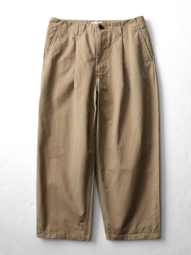 STILL BY HAND -  Selvedge Chino 1 pleat pants - Beige