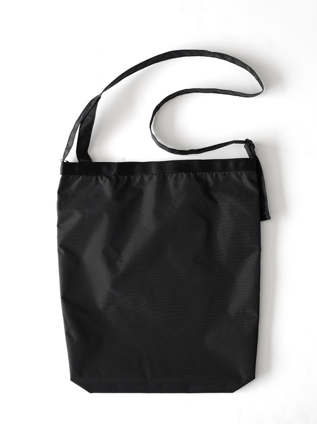 NESK -  Shoulder Bag / NYLON INVISTA - Black