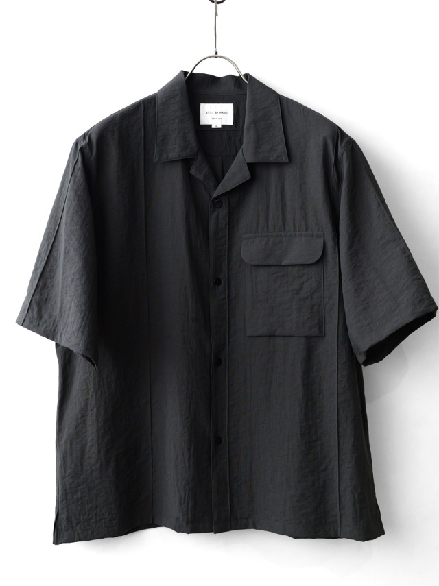 STILL BY HAND - Pin Tuck Half Sleeve Shirt - Charcoal