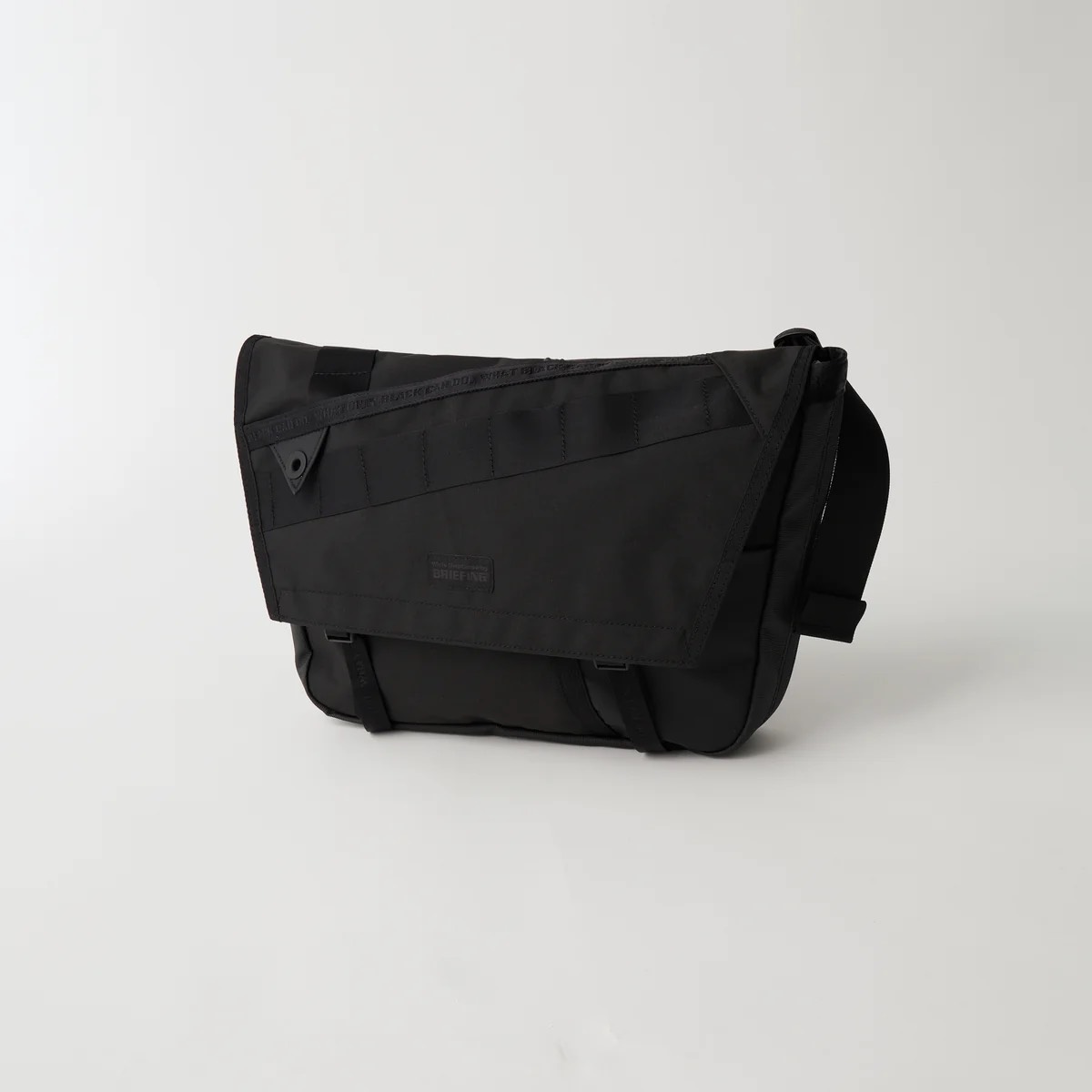 White Mounatineering WM × BRIEFING MESSENGER