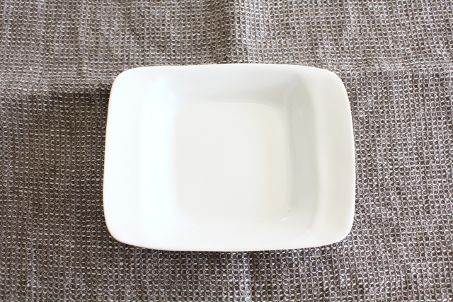 井山三希子×倉敷意匠計画室「YASUMI」手付きプレートS/白