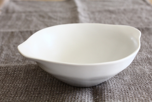 井山三希子×倉敷意匠計画室「YASUMI」手付きボウル/白