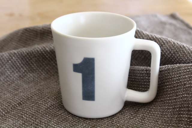 井山三希子×倉敷意匠計画室「YASUMI」数字マグ１