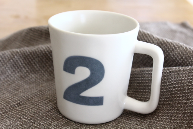 井山三希子×倉敷意匠計画室「YASUMI」数字マグ２