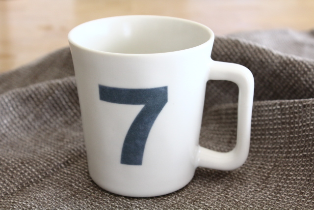 井山三希子「YASUMI」数字マグ7