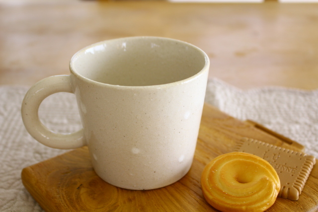 陶器ドットマグカップ