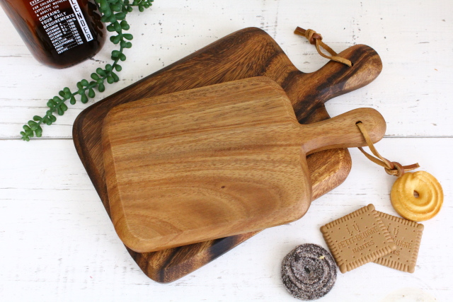 アカシアカッティングボード