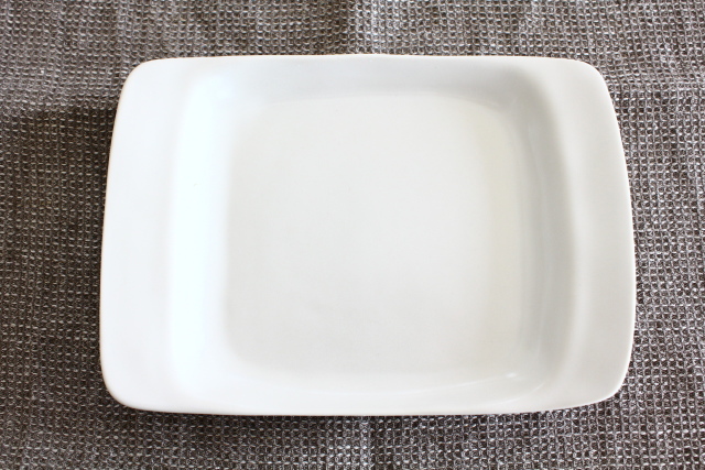 井山三希子×倉敷意匠計画室「YASUMI」手付きプレートM/白