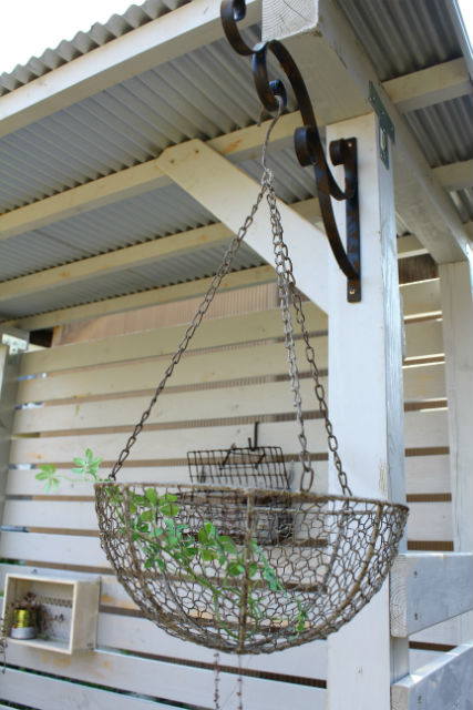チキンワイヤーハンギングバスケット
