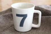 井山三希子「YASUMI」数字マグ7