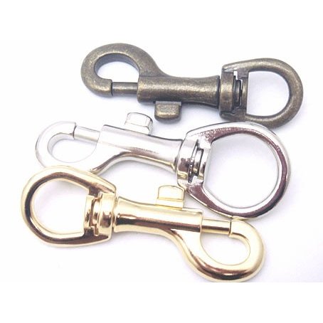 ナスカン 大小判鉄砲ナスカン マル　鉄砲ナス 日本製　全長は85ミリ。 15ミリ、18ミリ、24ミリ、サイズがあります。メッキカラーはシルバー、ゴールド、アンティーク N82200（適応体重30キログラム以下） 首輪金具 リード金具