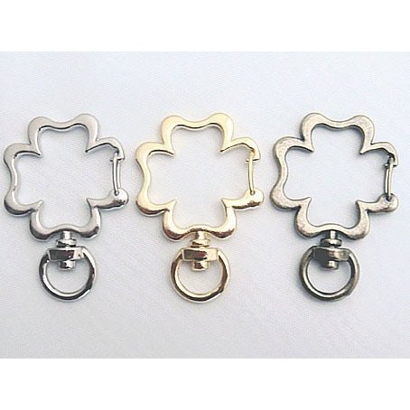 キーホルダー用 クローバー アミナスカン 全長41ミリ、メッキカラーはシルバー、ゴールド、アンティークとなります。