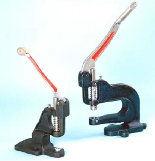 協進エル ハンドプレス 量産時、カシメ、スタッズ、ハトメ、の取り付けに使用します。Sサイズ、Lサイズがございます 62000