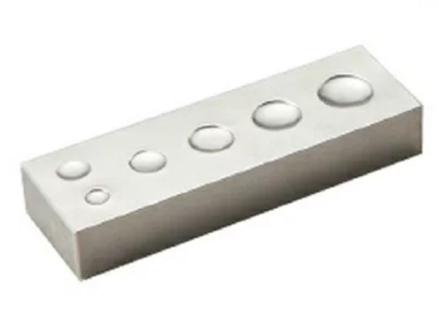 クラフト社 万能カシメ打ち皿 8567 万能打ち皿はこれ1つで販売サイズのすべてのサイズに対応しています。
