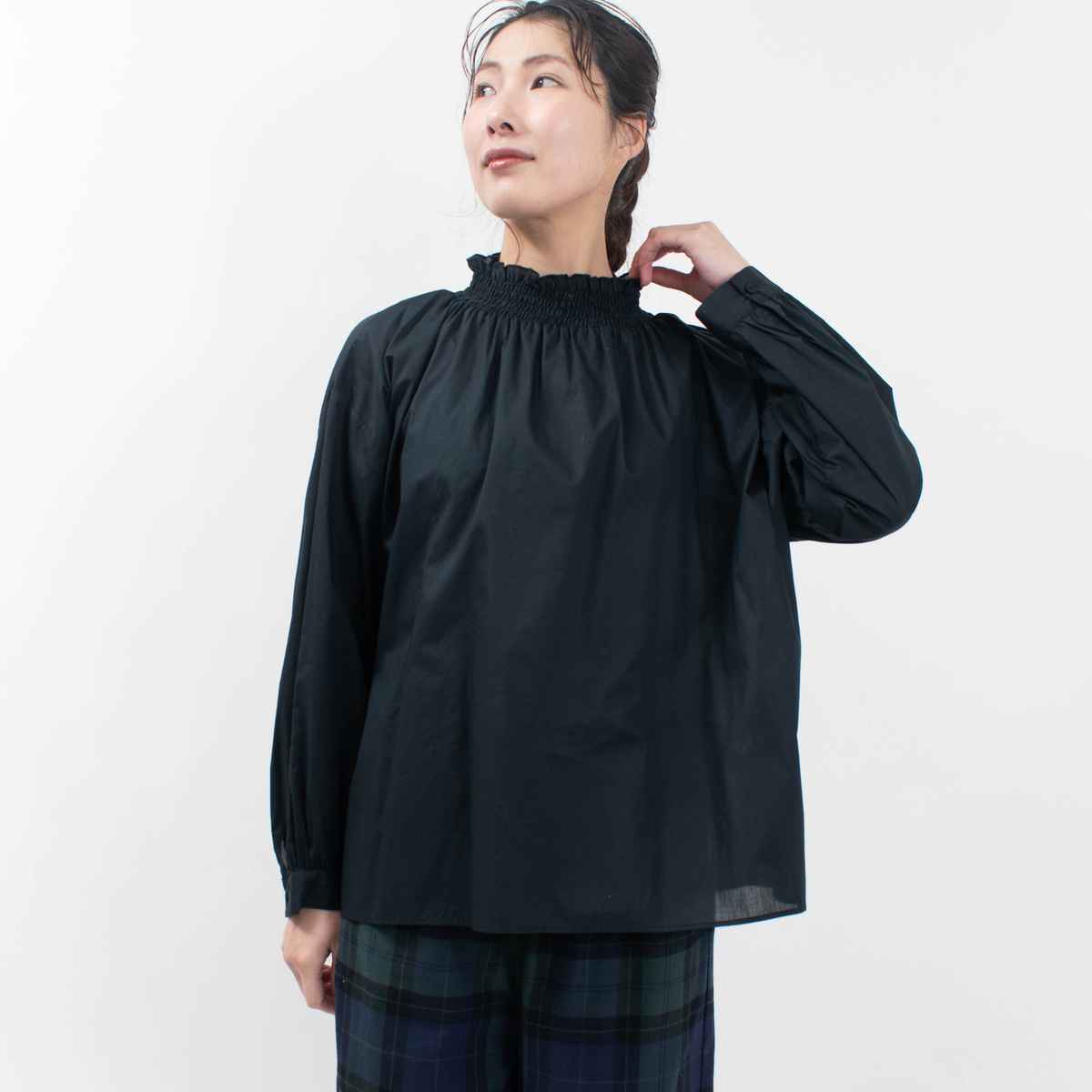blue willow コットン細番手シャーリング衿ブラウス｜ナチュラル