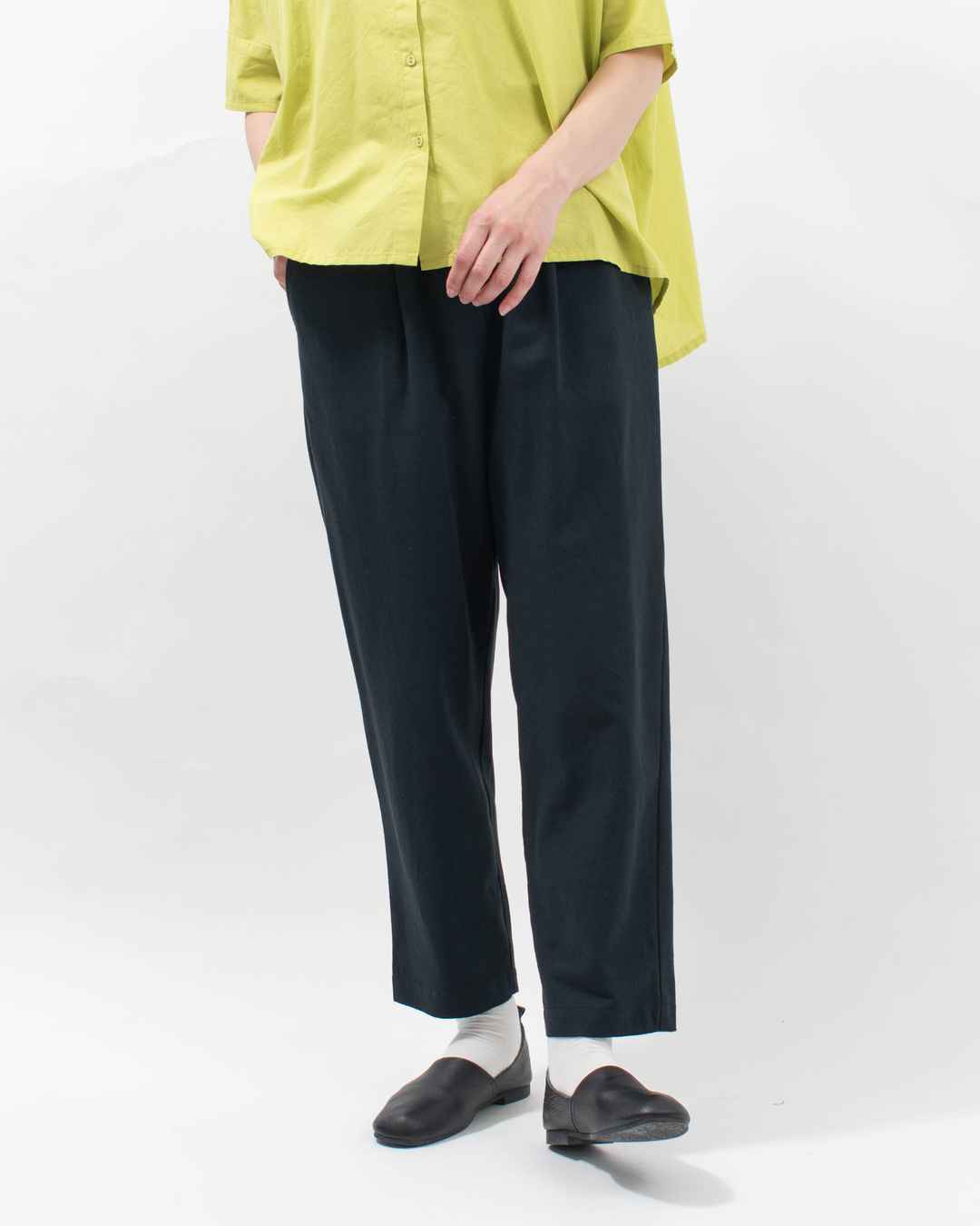 blue willow コットンツイルテーパードパンツ