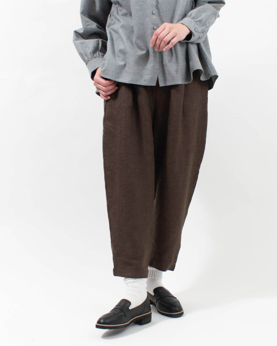 01EWS14622  blue willow リネン太番手タックテーパードパンツ